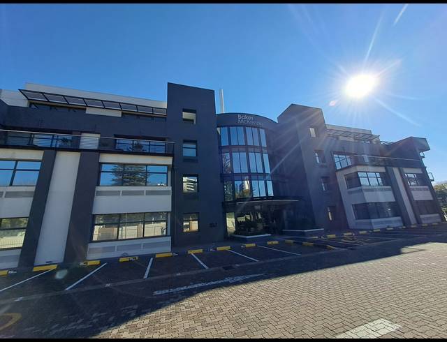 1,070M² OFFICE TO LET IN SANDHURST
